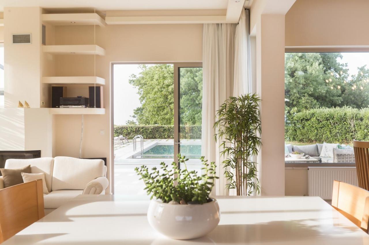 Lux Villa Mia With Heated Pool, 2Km To Beach & Childrens Area! Mikro Metochi Bagian luar foto