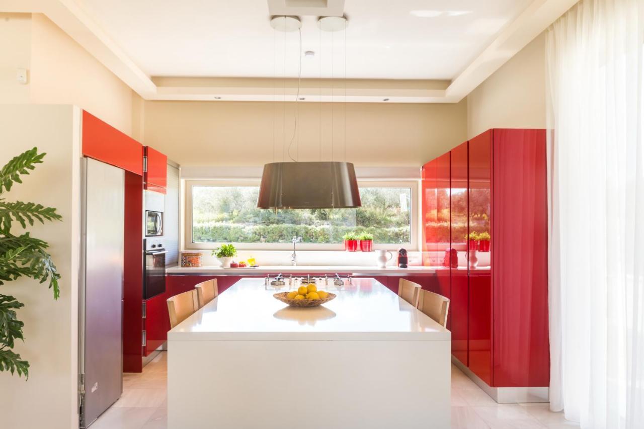 Lux Villa Mia With Heated Pool, 2Km To Beach & Childrens Area! Mikro Metochi Bagian luar foto