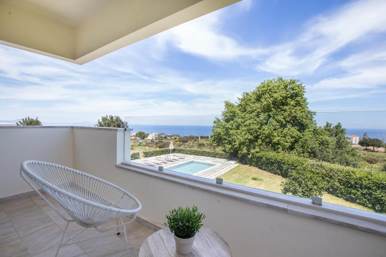 Lux Villa Mia With Heated Pool, 2Km To Beach & Childrens Area! Mikro Metochi Bagian luar foto