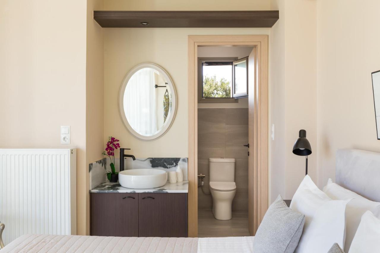 Lux Villa Mia With Heated Pool, 2Km To Beach & Childrens Area! Mikro Metochi Bagian luar foto