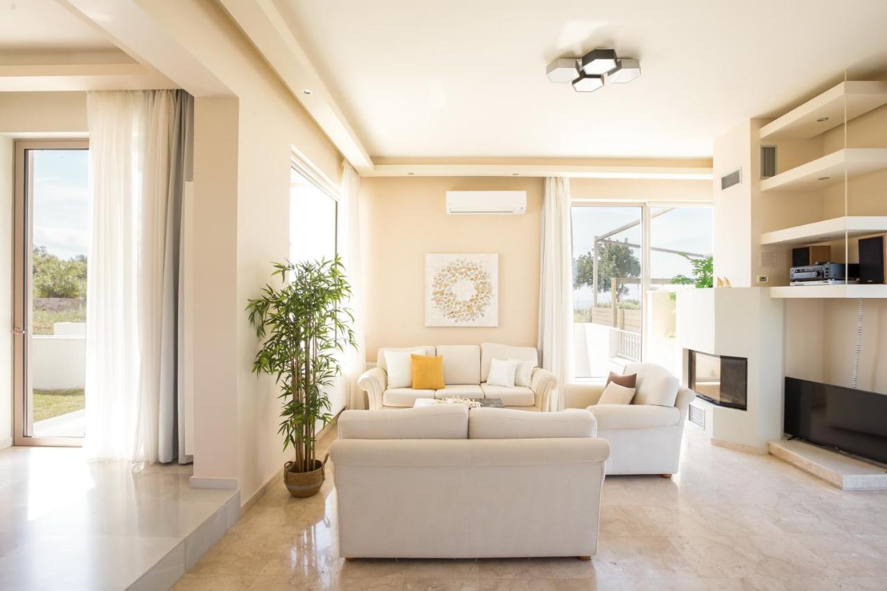 Lux Villa Mia With Heated Pool, 2Km To Beach & Childrens Area! Mikro Metochi Bagian luar foto