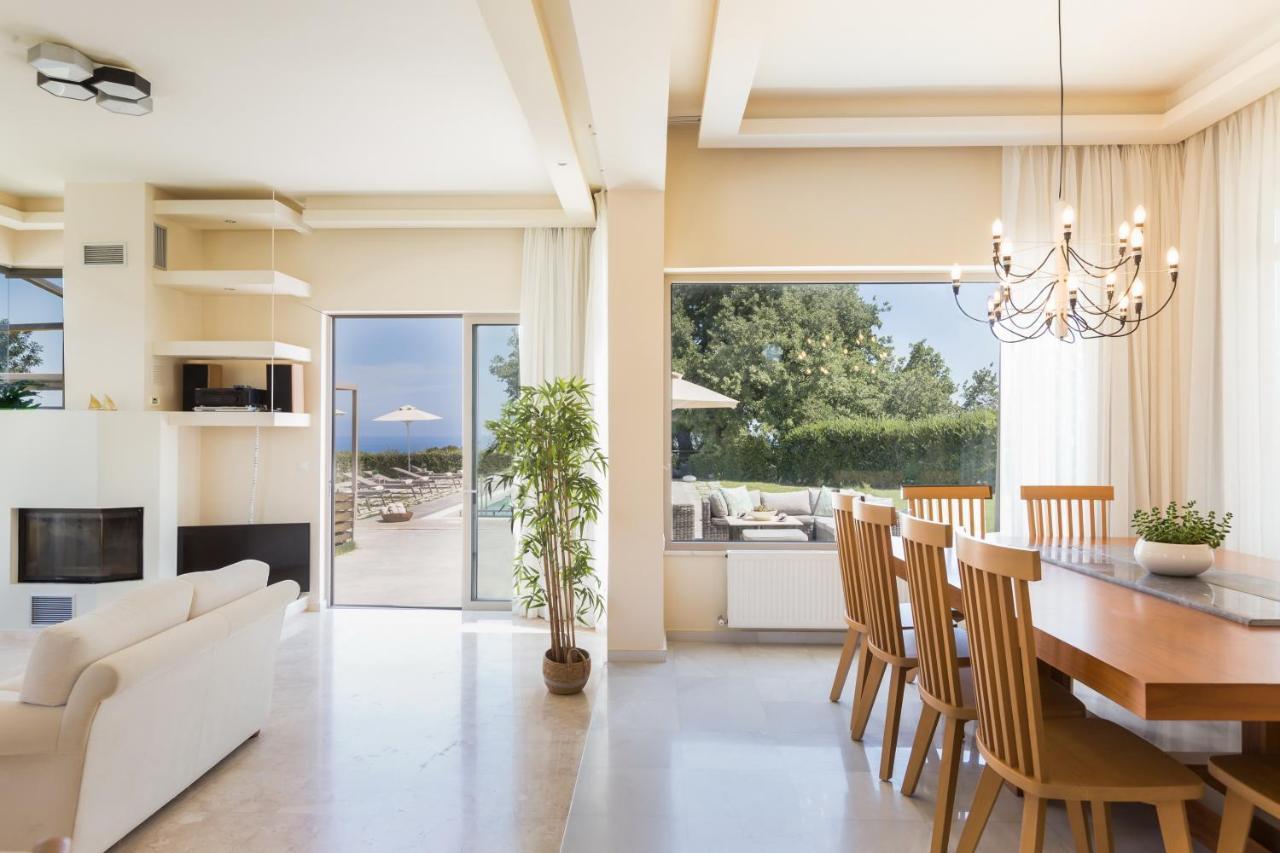 Lux Villa Mia With Heated Pool, 2Km To Beach & Childrens Area! Mikro Metochi Bagian luar foto