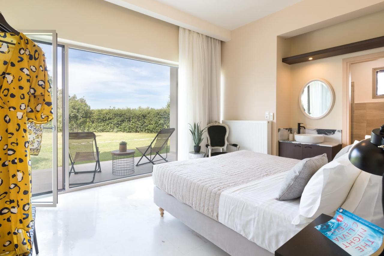 Lux Villa Mia With Heated Pool, 2Km To Beach & Childrens Area! Mikro Metochi Bagian luar foto