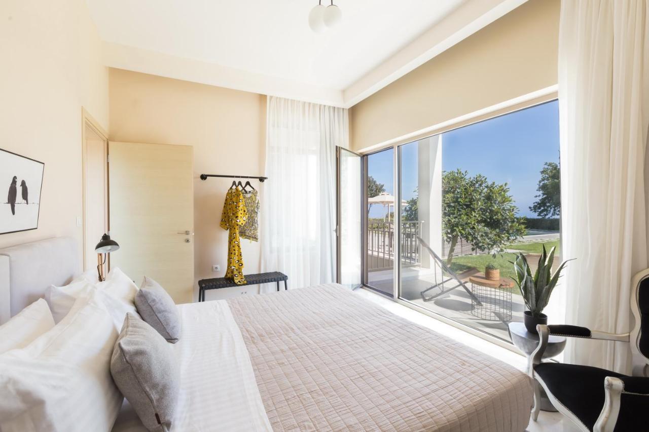 Lux Villa Mia With Heated Pool, 2Km To Beach & Childrens Area! Mikro Metochi Bagian luar foto
