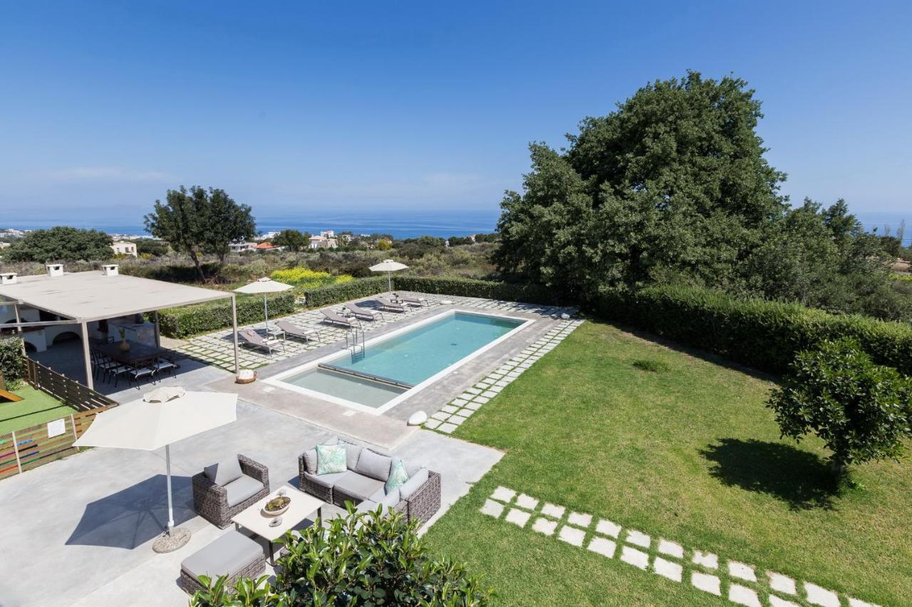 Lux Villa Mia With Heated Pool, 2Km To Beach & Childrens Area! Mikro Metochi Bagian luar foto