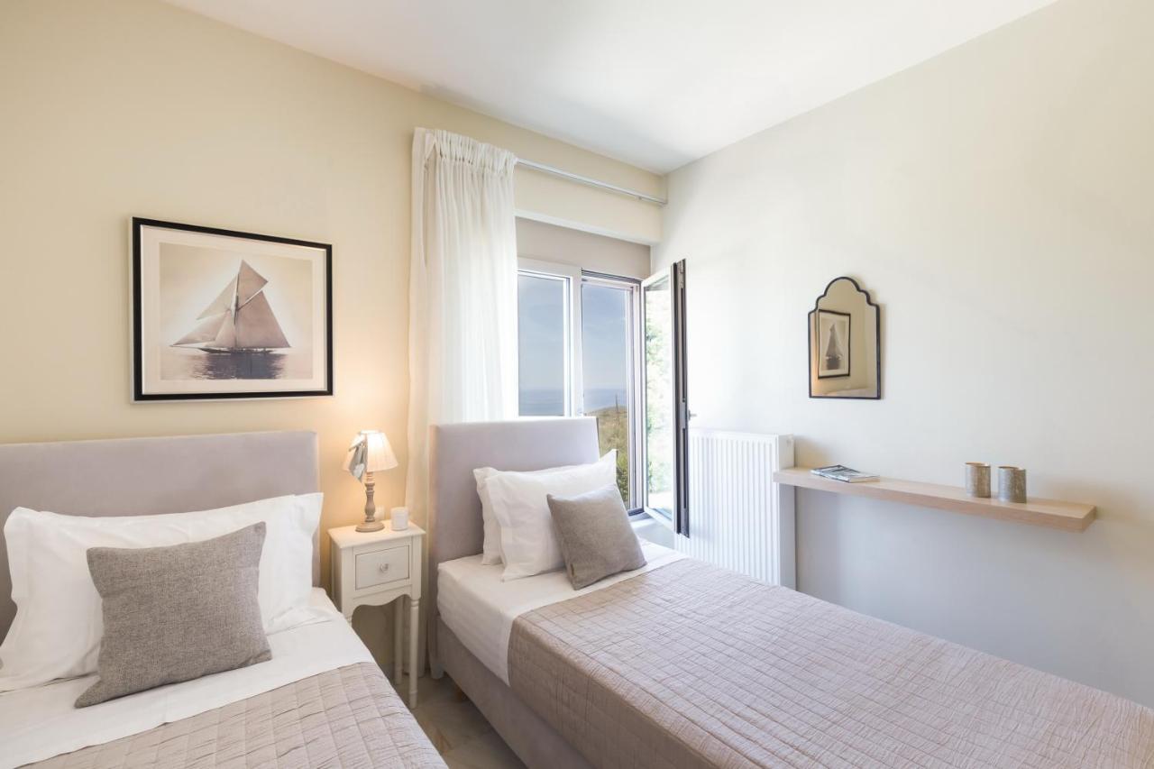 Lux Villa Mia With Heated Pool, 2Km To Beach & Childrens Area! Mikro Metochi Bagian luar foto