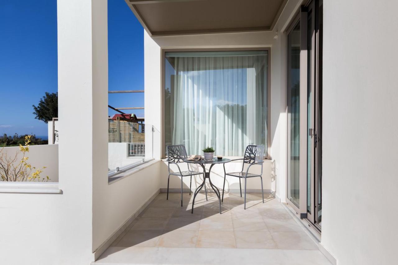 Lux Villa Mia With Heated Pool, 2Km To Beach & Childrens Area! Mikro Metochi Bagian luar foto