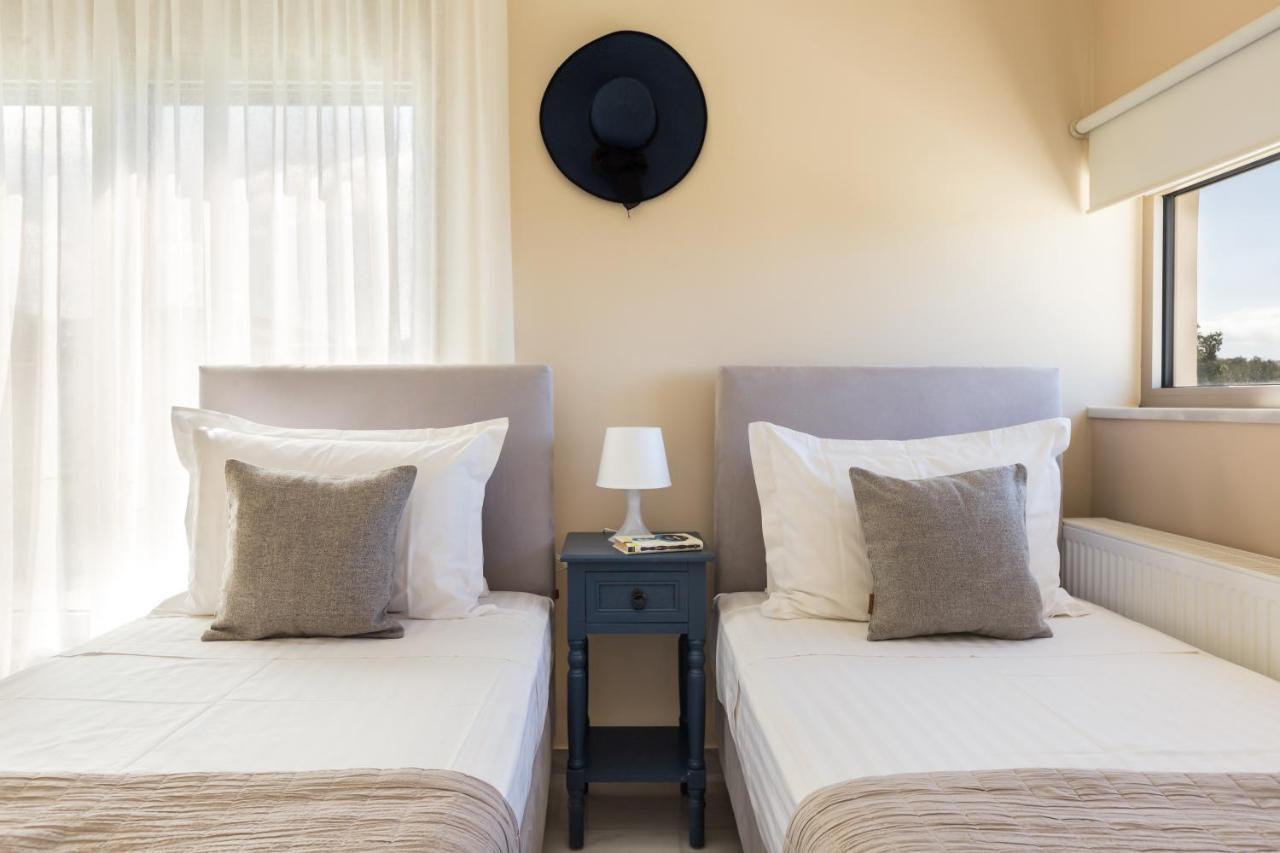 Lux Villa Mia With Heated Pool, 2Km To Beach & Childrens Area! Mikro Metochi Bagian luar foto