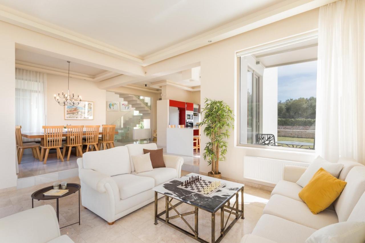 Lux Villa Mia With Heated Pool, 2Km To Beach & Childrens Area! Mikro Metochi Bagian luar foto