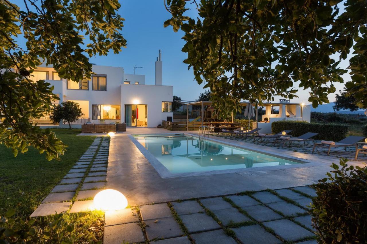 Lux Villa Mia With Heated Pool, 2Km To Beach & Childrens Area! Mikro Metochi Bagian luar foto