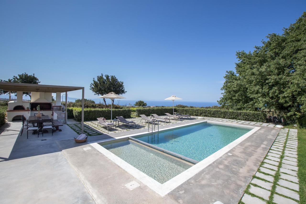 Lux Villa Mia With Heated Pool, 2Km To Beach & Childrens Area! Mikro Metochi Bagian luar foto