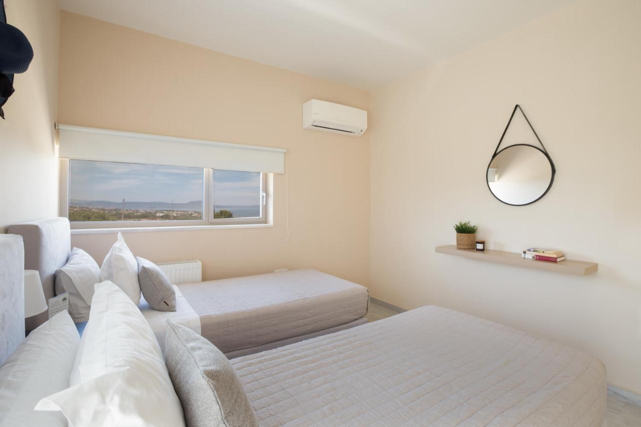 Lux Villa Mia With Heated Pool, 2Km To Beach & Childrens Area! Mikro Metochi Bagian luar foto