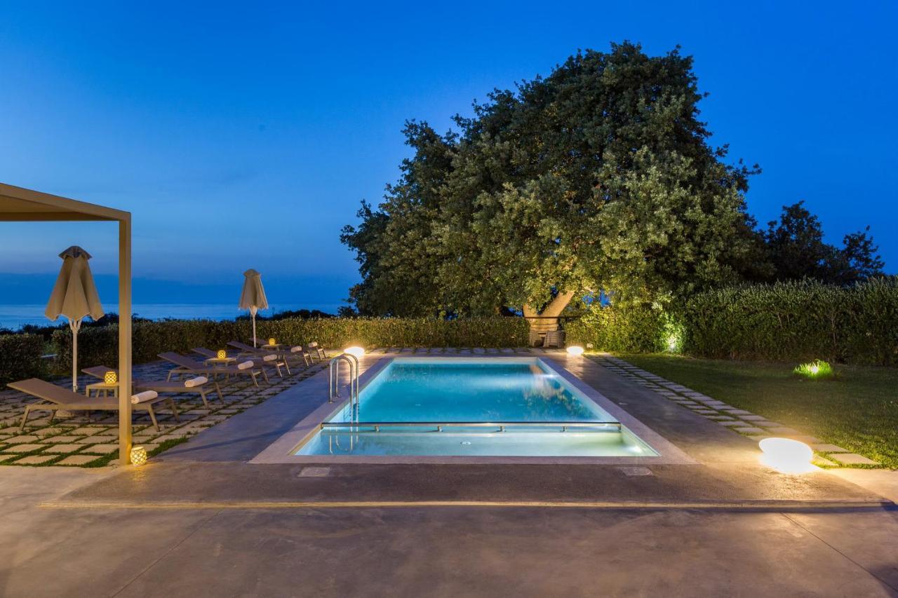 Lux Villa Mia With Heated Pool, 2Km To Beach & Childrens Area! Mikro Metochi Bagian luar foto
