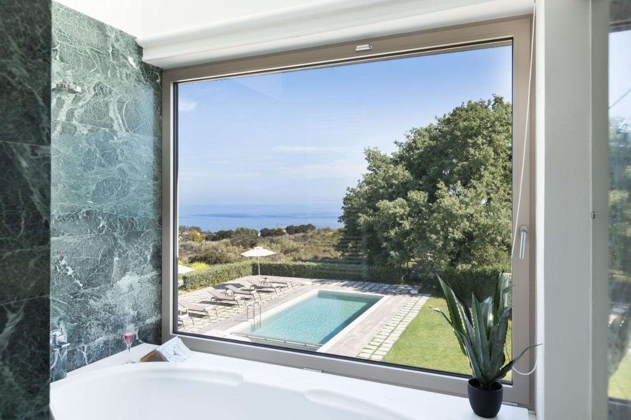 Lux Villa Mia With Heated Pool, 2Km To Beach & Childrens Area! Mikro Metochi Bagian luar foto